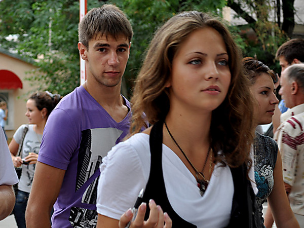 В Николаеве молодежь призывала милицию «служить народу Украины», вручая облУВД «желтую карточку» - Copyright https://news.pn
