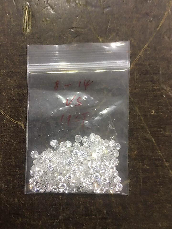 В Киеве таможенники нашли в посылке из Гонконга 205 бриллиантов - Copyright https://news.pn