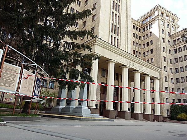 В Харькове в здании облгосадминистрации ищут взрывчатку