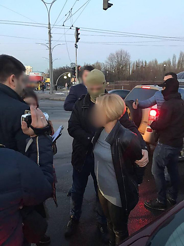 Под Киевом задержали чиновницу одного из поселковых советов, которая получила взятку автомобилем - Copyright https://news.pn