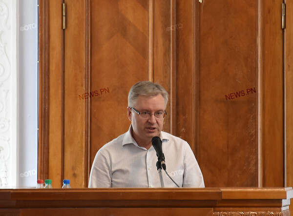 Мэр Сенкевич прервал сессию и поехал к жителям домов «Гуртожитка», которые перекрыли улицу Курортную - Copyright https://news.pn