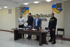Будут сделаны выводы, в том числе, и кадровые: У Сенкевича прокомментировали некачественную уборку остановок и тротуаров - Copyright https://news.pn