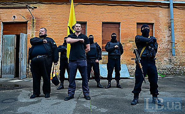 7976db5d63b7b4e4dc926713c17f5f6e.i600x370x467 Ukraine’s “Neo-Nazi Summer Camp”. Military Training for Young Children