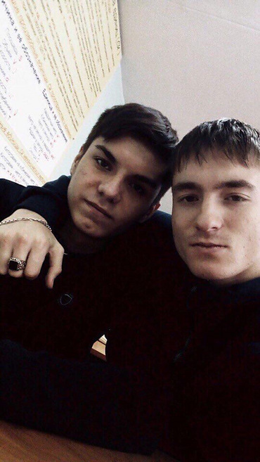 В России школьник с ножом напал на одноклассников, а после перерезал себе горло - Copyright https://news.pn