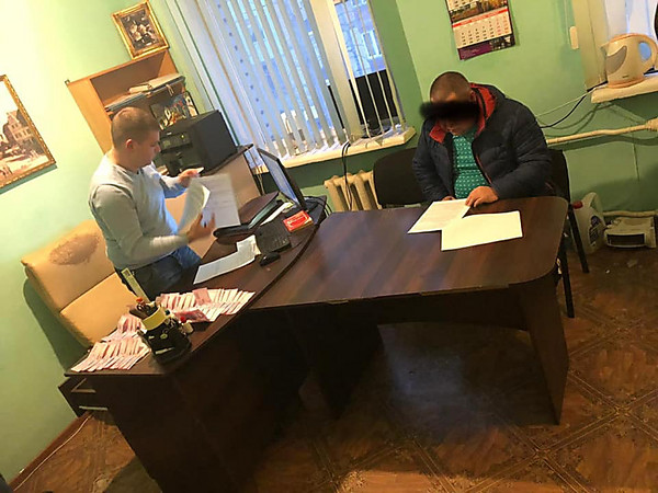На Николаевщине за попытку подкупа офицера полиции задержан мужчина, который ездил на «BMW» с «перебитыми» номерами - Copyright https://news.pn