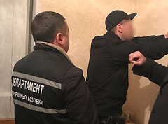 На Кировоградщине задержали сотрудника изолятора, который передал арестованному торт со свертком марихуаны - Copyright https://news.pn