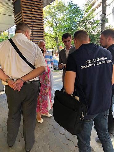 В Киеве на взятке в 20 тысяч долларов задержали высокопоставленного налоговика - Copyright https://news.pn