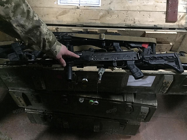 В Николаеве задержали морпеха, который украл два автомата Калашникова, чтобы продать их - Copyright https://news.pn