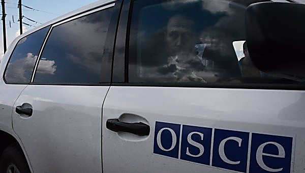 Ночью в оккупированном Донецке сожгли 4 бронеавтомобиля миссии ОБСЕ
