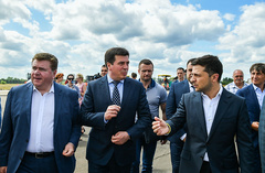 Президент Зеленский в Черкассах представил новых глав ОГА и местной СБУ, проинспектировал ремонт аэропорта и трассы - Copyright https://news.pn