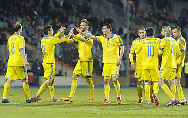 Через несколько минут сборная Украины по футболу узнает своих соперников на Евро-2016 в Париже
