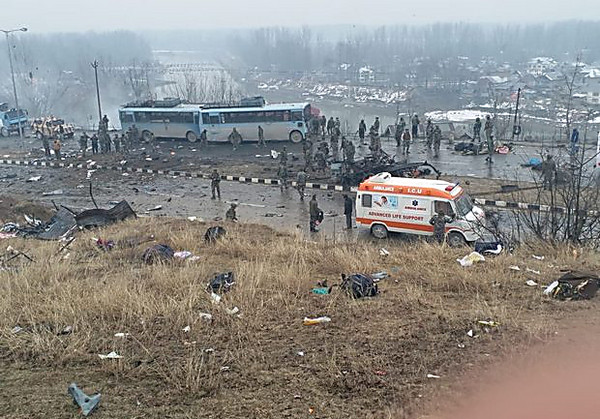 В Индии террорист-смертник устроил крупнейший теракт за последние десятилетия, погибли 44 человека - Copyright https://news.pn