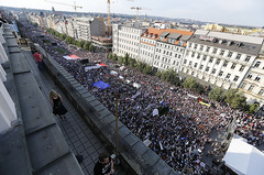 В Чехии на антиправительственный митинг вышло около 250 тысяч человек - Copyright https://news.pn
