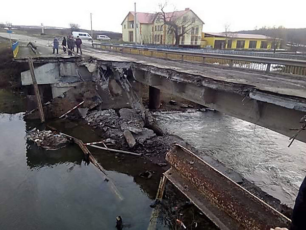 На Тернопольщине обрушился мост, соединяющий два района - Copyright https://news.pn