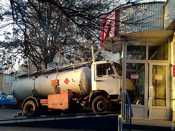 В Одессе бензовоз протаранил четыре машины и въехал в магазин - Copyright https://news.pn
