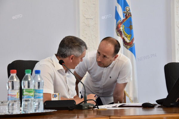 Мэр Сенкевич прервал сессию и поехал к жителям домов «Гуртожитка», которые перекрыли улицу Курортную - Copyright https://news.pn