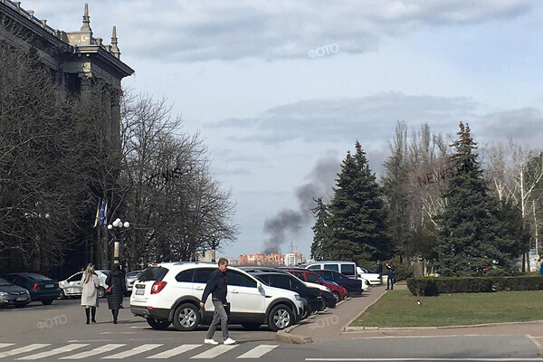 В Николаеве спасатели погасили пожар камышей, из-за которого поднялся столб дыма - Copyright https://news.pn