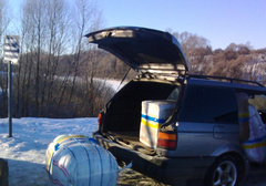 В Сумской области 18 февраля контрабандисты, завидев пограничников, бросили автомобиль с грузом и убежали на территорию России