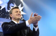 Из-за бездействия украинской власти Европейский Союз снимает санкции главных пособников Януковича.