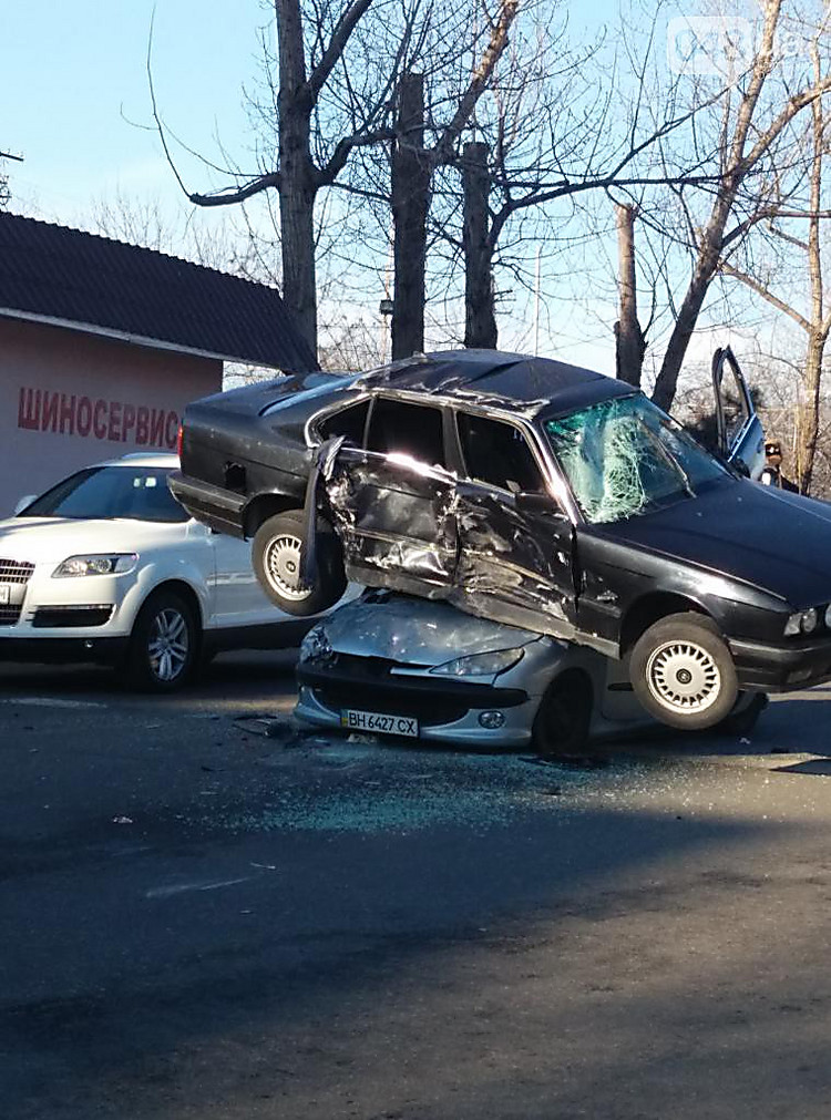 In Odessa ist das BMWAuto mit einer Geschwindigkeit auf