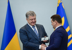 Президент Украины Петр Порошенко в ходе рабочей поездки в Черкасскую область представил нового председателя Черкасской облгосадминистрации Александра Вельбовца.