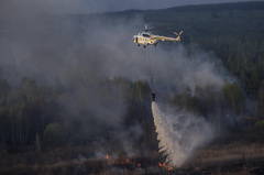 Благодаря своевременному привлечению пожарной авиации удалось «сбить верхний пожар» и окружить главные источники возгораний леса на территории специального комбината «Чернобыльская пуща».