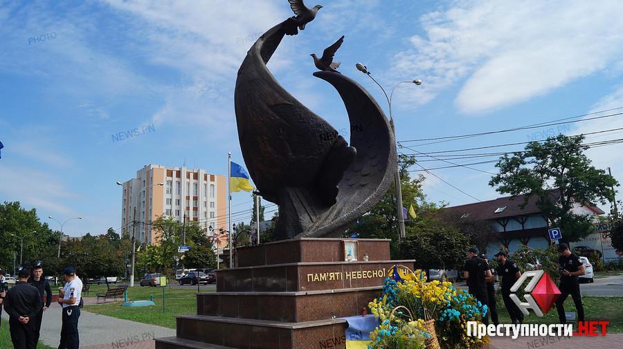 В Николаеве на уличных бордах появилась реклама об ЛГБТ-детях в школах | Пикабу