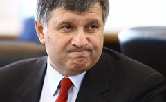 Министр внутренних дел Украины Арсен Аваков заявил, что «всех уволит» после того, как на массовом взяточничестве в Коблево Николаевской области были пойманы сотрудники Госавтоинспекции.
