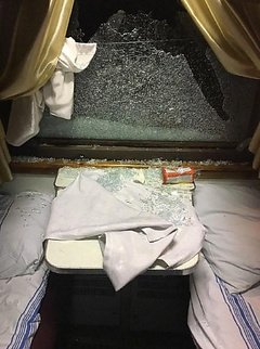 Хулиганы закидали камнями пассажирский поезд Харьков-Одесса.