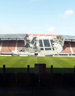 На стадионе нидерландского футбольного клуба «АЗ Алкмар» обрушилась крыша.