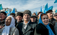Крымские татары требуют от России прекратить преследования крымских татар и других граждан Украины в аннексированном Крыму, а также пустить в Крым Мастафу Джемилева и Рефата Чубарова.
