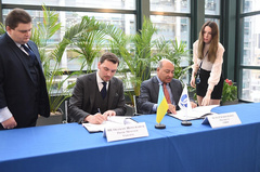 Премьер-министр Украины Алексей Гончарук заявил, что Украина подписала финансовое соглашение на общую сумму в 900 миллионов евро для реализации проекта по строительству и реконструкции дорог, в том числе и небольшой участок дороги в Николаевской области.