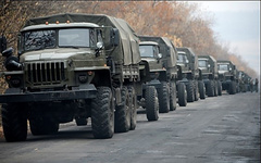 На временно оккупированной территории Донецкой области в районе Маныча вблизи границы с Российской Федерацией БПЛА СММ снова зафиксировал колонны военных грузовиков боевиков.