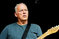 Фронтмен легендарной британской рок-группы Pink Floyd Дэвид Гилмор 18 октября в Лондоне выступит совместно с украинскими музыкантами и представит песню, посвященную Небесной сотне.