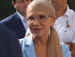 В среду, 27 марта, кандидат в Президенты Украины Юлия Тимошенко прибыла с визитом в Николаевскую область - первая встреча с избирателями пройдет в Очакове.