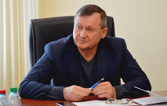 Директор государственного сельхозпредприятия «Агрономия», депутат Николаевского облсовета Сергей Чмырь  заявил, что только граждане Украины должны иметь возможность покупать землю.