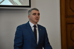 В понедельник, 16 апреля, во время аппаратного совещания мэр Николаева Александр Сенкевич раскритиковал работу лифтовых компаний, которые не выполняют свои обязательства.