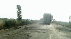 В Николаевской области по дороге T1508 «Калиновка  Снигиревка  Березнеговатое» практически невозможно проехать любому транспорту из-за  большого количества ям и выбоин.