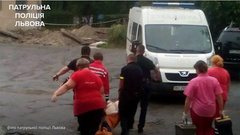 В пятницу, 4 августа, во Львовской областной клинической психиатрической больнице 30-летний пациент взял в заложники группу других пациентов. Правоохранители штурмом освобождали заложников, в результате инцидента 10 пациентов психбольницы получили ранения, трое находятся в тяжелом состоянии.