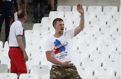 В субботу, 11 июня, в Марселе в конце матча «Россия  Англия» в рамках чемпионата Европы по футболу произошли столкновения между болельщиками английской и российский сборных, передает «Эхо Москвы».