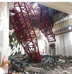 В пятницу, 11 сентября на Заповедную мечеть Мекки  крупнейшую мечеть в мире  упал кран. В результате этого погибли 62 человека и еще, по меньшей мере, 30 получили ранения.