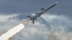 Российские военные в аннексированом украинском Крыму «случайно» активировали 700-килограммовую ракету класса «воздух-поверхность» в ангаре аэродрома в городе Саки. Министерство обороны России хочет получить полную компенсацию с военных, которую оценили в 45 миллионов