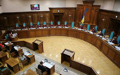Следственный комитет России возбудил уголовное дело в отношении 15 судей Конституционного суда Украины, которые приняли решение о признании «декларации о независимости Крыма» несоответствующей Конституции Украины.