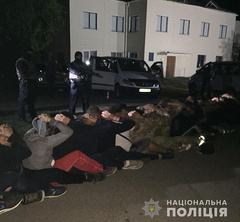 В Харьковской области полиции задержала около 50 человек, среди которых граждане России и жители оккупированных территорий, которые с оружием пытались захватить предприятие.