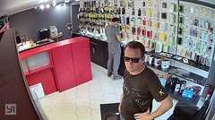 В Николаеве 15 августа в сервис-центре по ремонту смартфонов на улице Адмиральской неизвестный украл пауэрбанк и два USB-кабеля.