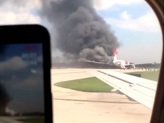 В аэропорту штата Флорида у пассажирского самолета «Boeing 767» неожиданно загорелся двигатель, когда он со 101 пассажиром на борту направлялся к взлетной полосе, чтобы совершить рейс в Венесуэлу.