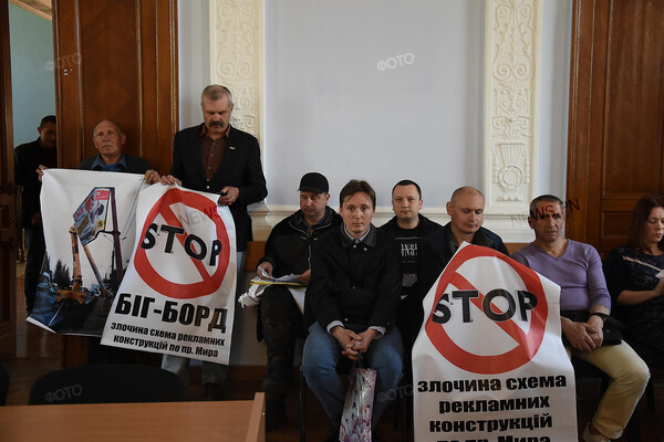В зале осталось всего шесть депутатов – мэр Сенкевич перенес сессию на 16 мая - Copyright https://news.pn