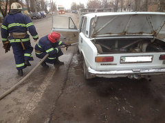 В Новом Буге 1 декабря из-за замыкания проводки загорелся автомобиль «ВАЗ».