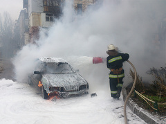 В субботу, 31 января, в Николаеве на улице Чигрина во время движения загорелся автомобиль «Ford Siera»