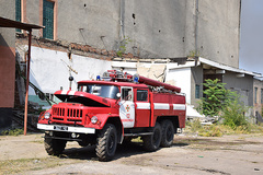 В Вознесенске начиная с 29 августа и по настоящее время продолжается ликвидация пожара неэксплуатируемого четырехэтажного здания старого мясокомбината.